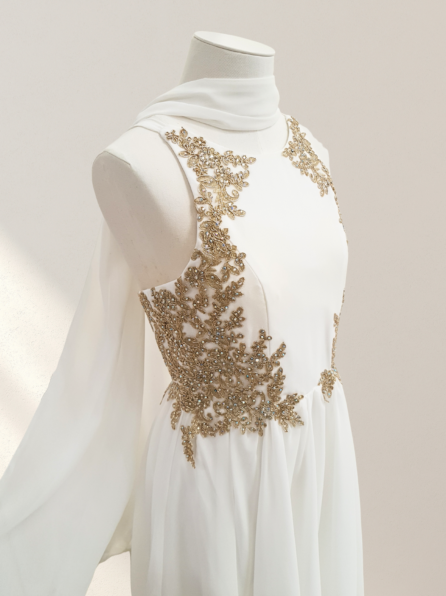 JLWhite Dress W/ Gold Embroidery _CD5069-F19