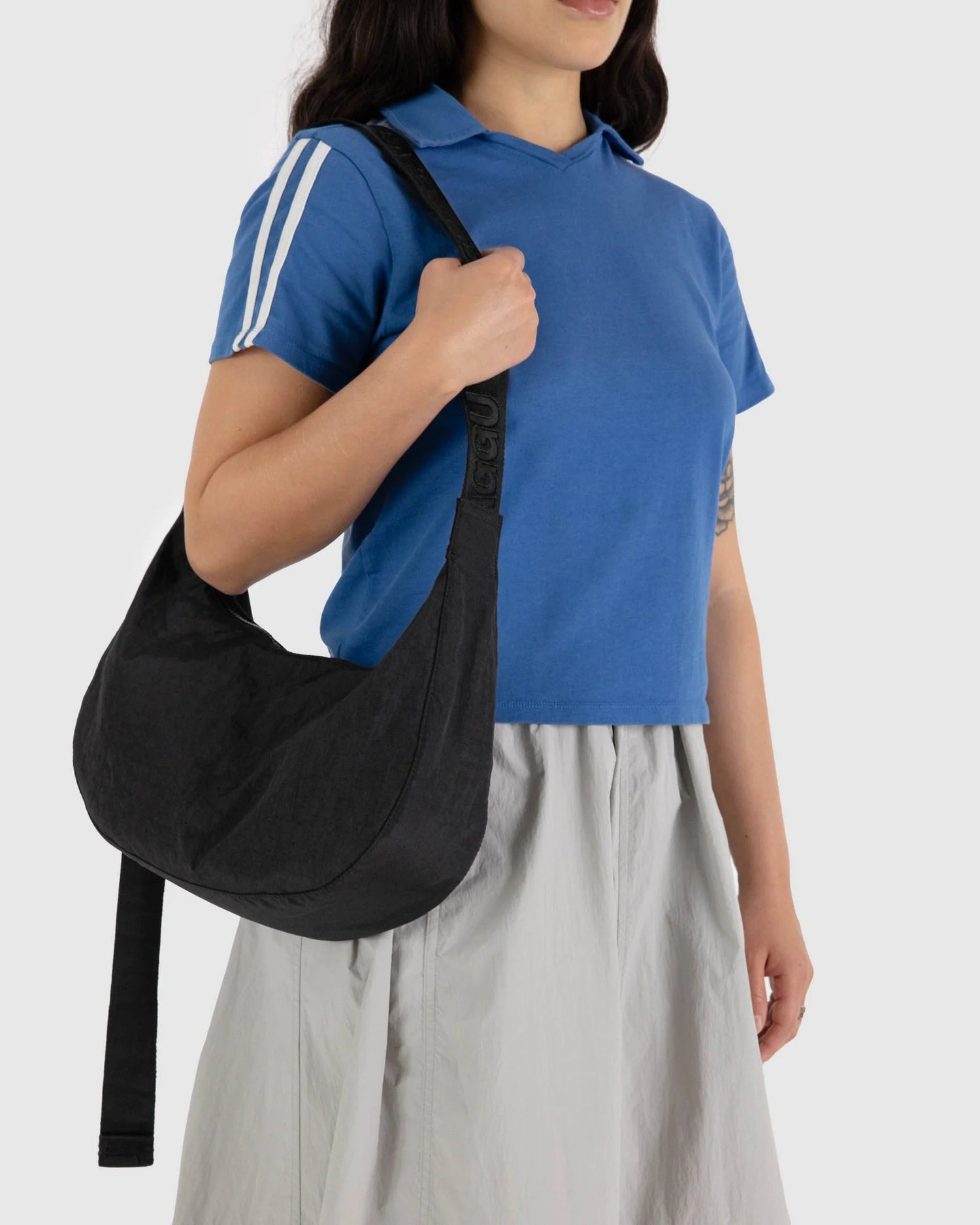 girl with baggu bag