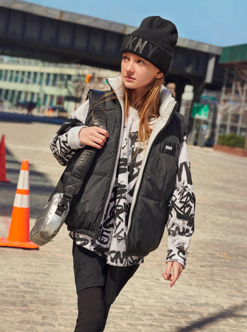 DKNY Junior Black Knitted Hat _D31309-09B