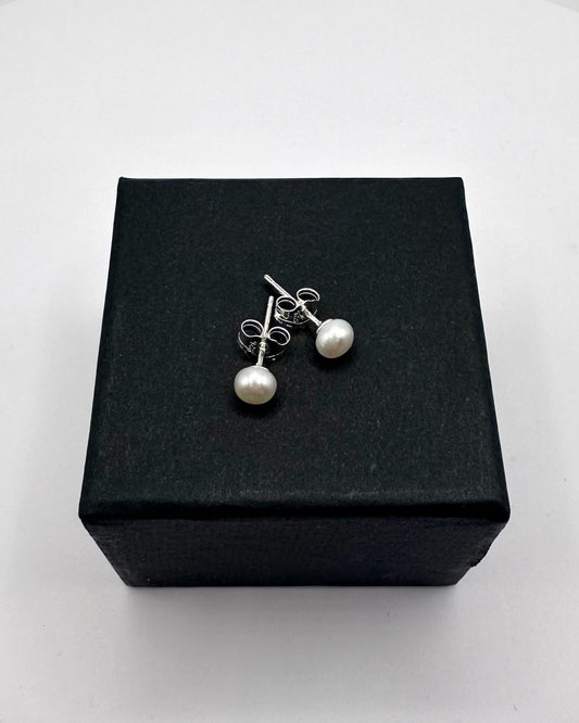 Freshwater Pearl Earring Small_ EH001