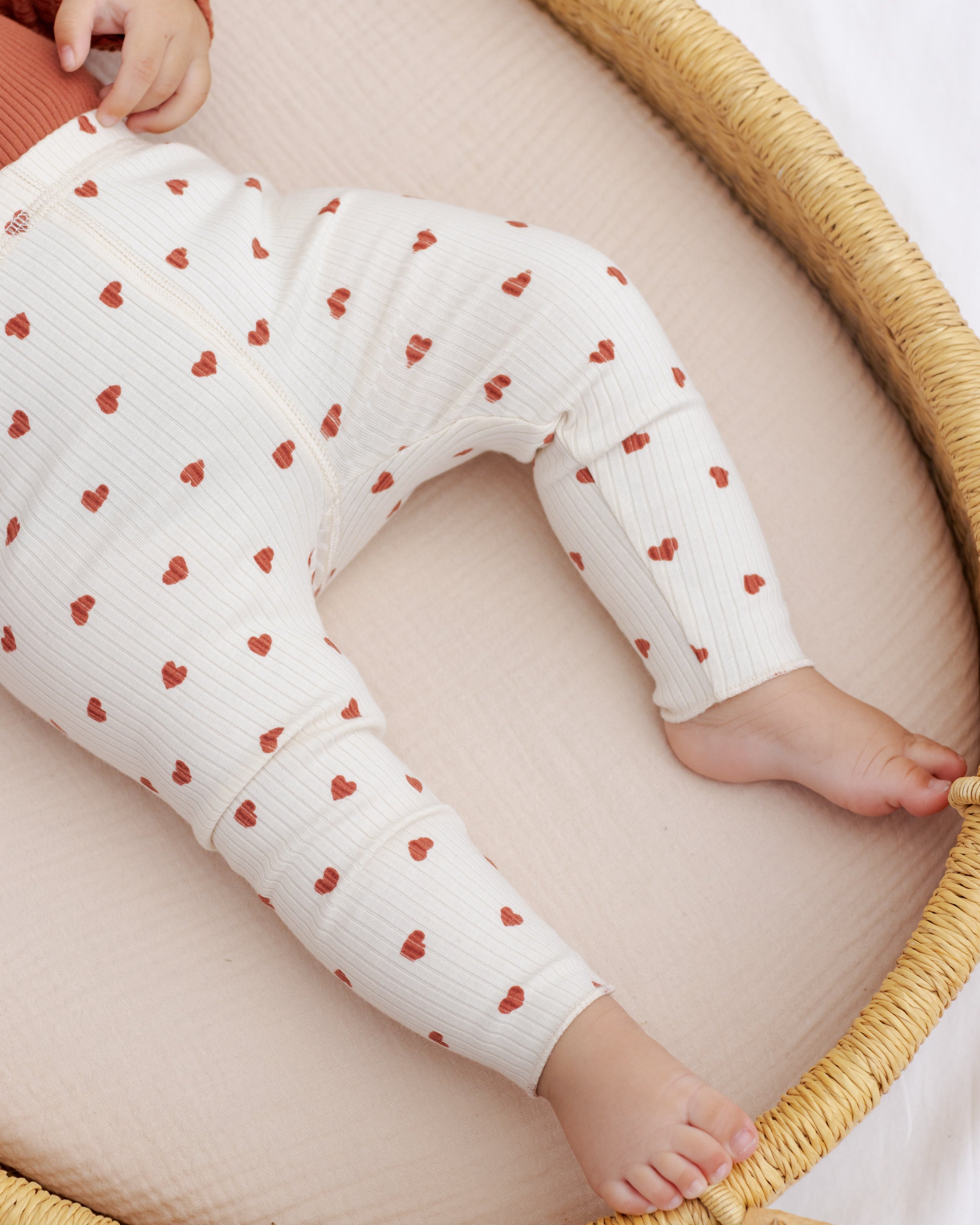 Quincy Mae Baby Red Hearts Ribbed Leggings_ QM013PALM